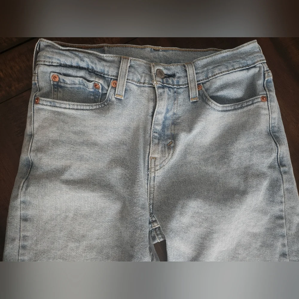 Gorgeous Light Wash Levi's Straight W28 L32